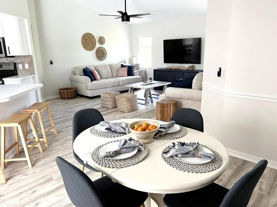 Beautiful Spacious Home! Close To Beaches - Heated Private Pool 恩格尔伍德 外观 照片